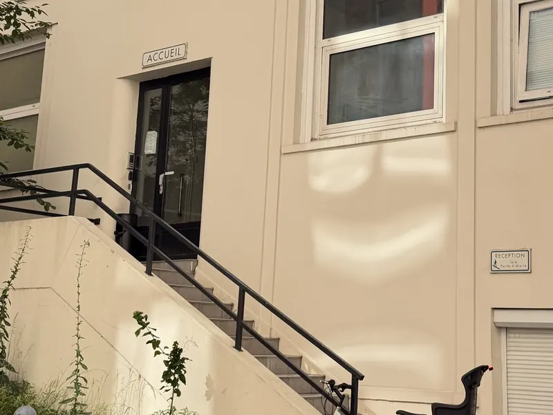 L’entrée de nos bureaux, bâtiment B.