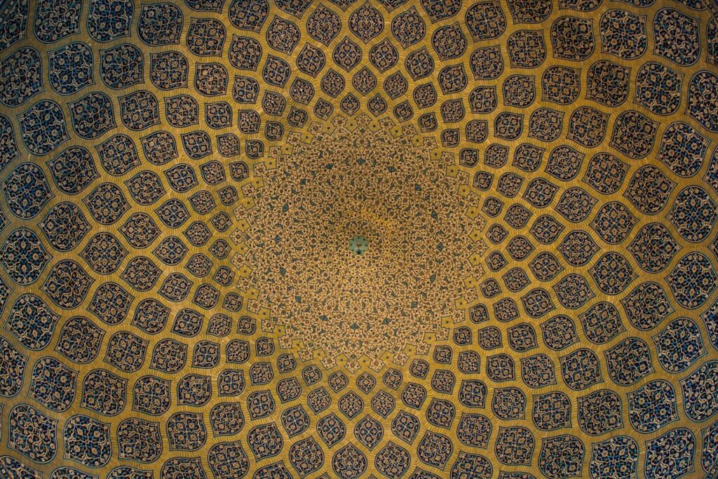 Plafond de la mosquée du Cheikh Lotfallah, Ispahan (Iran) © Faruk Kaymak / Unsplash‎