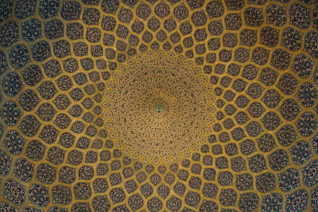 Plafond de la mosquée du Cheikh Lotfallah, Ispahan (Iran) © Faruk Kaymak / Unsplash‎