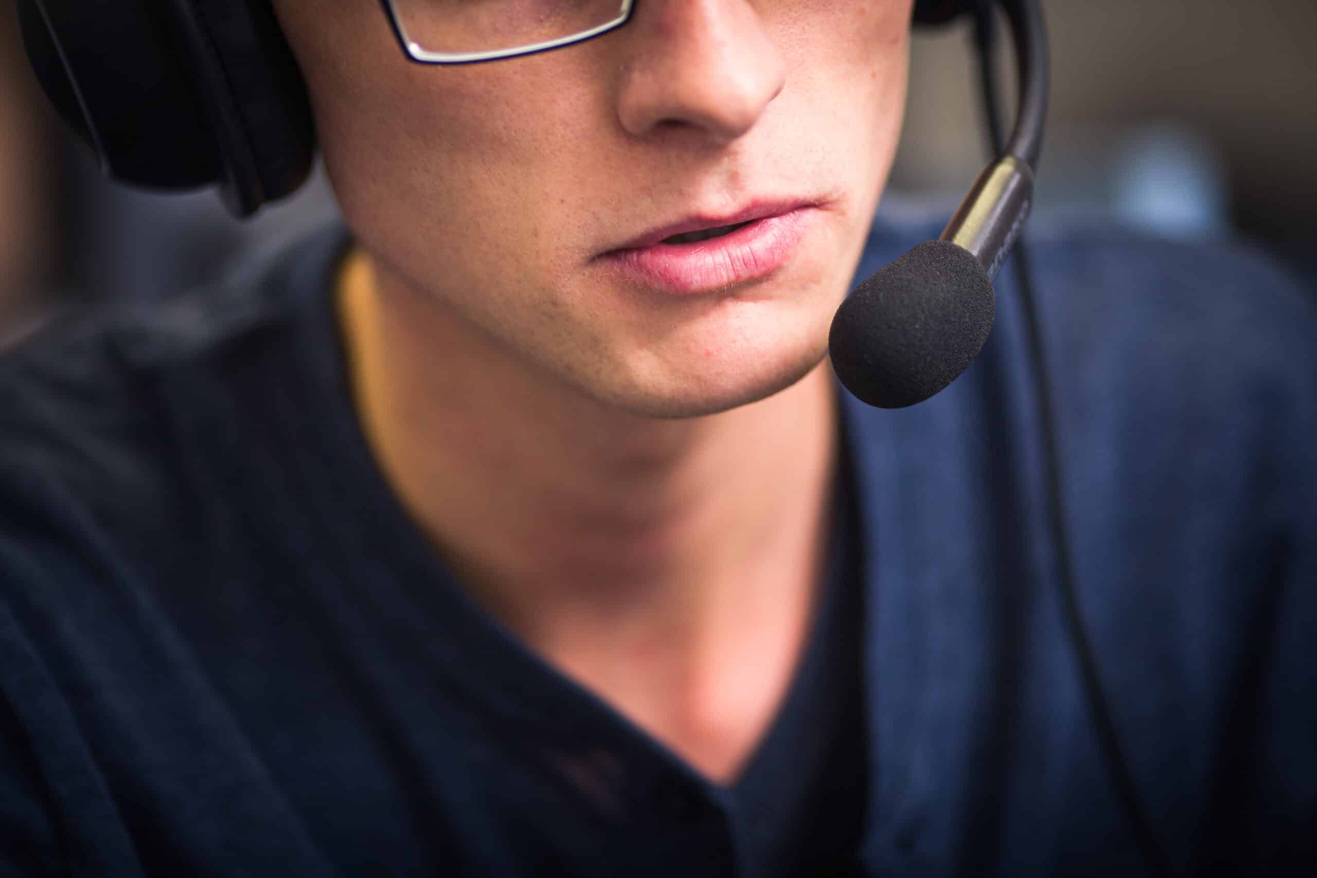 interprète au téléphone