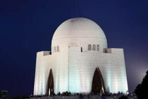 Traduction ourdou. Photo du tombeau de Quaid-e-Azam Mohammed Ali Jinnah (le fondateur du Pakistan)