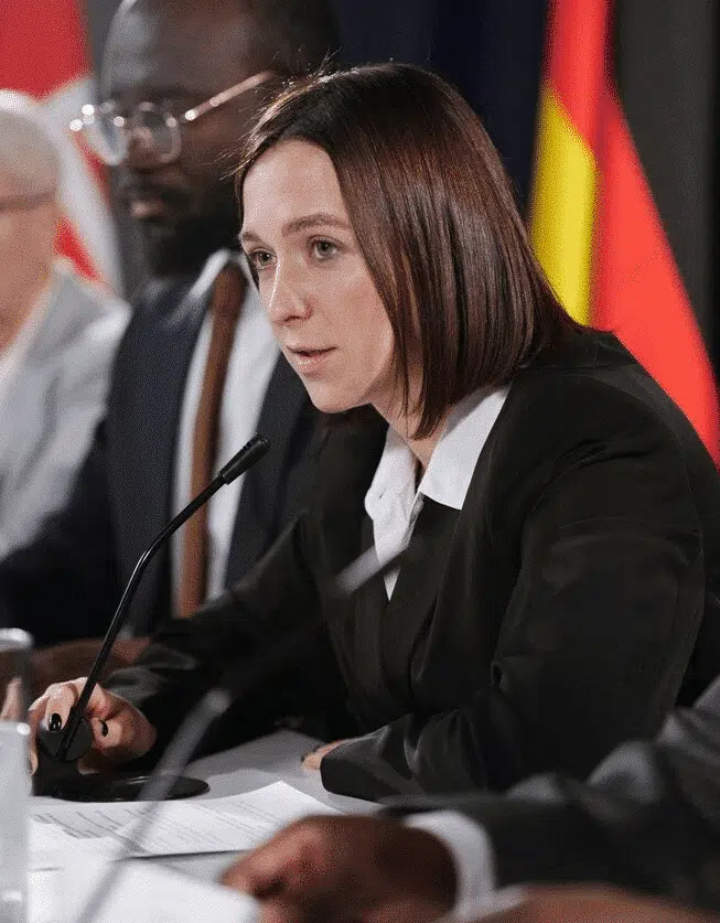 Femme interprète traduction